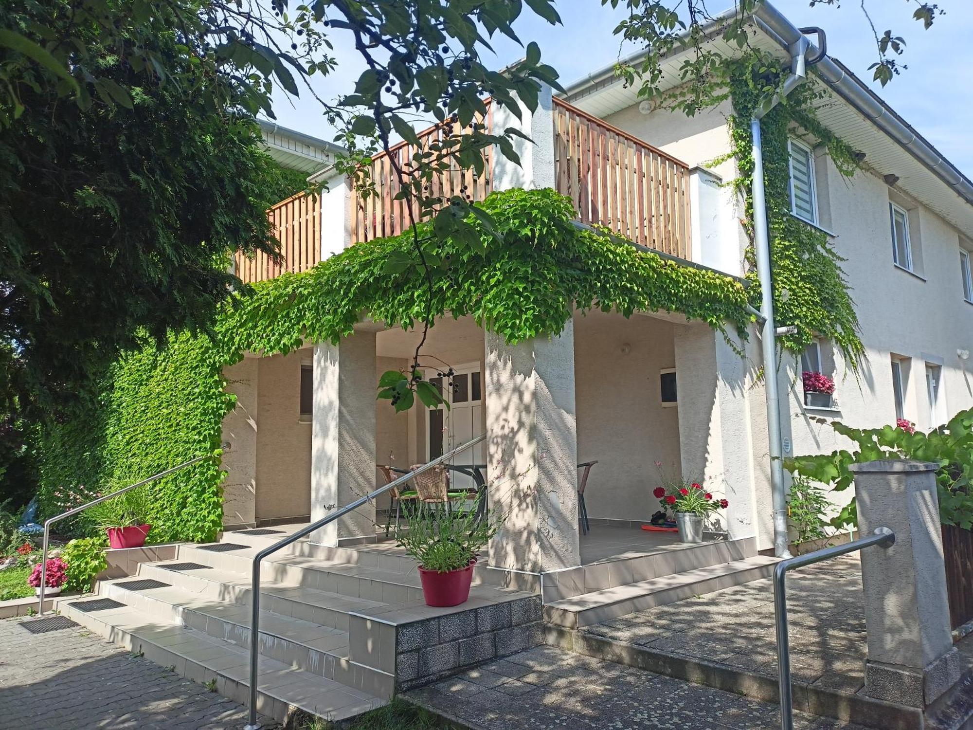Hotel Dom v Záhrade Podhájska Esterno foto